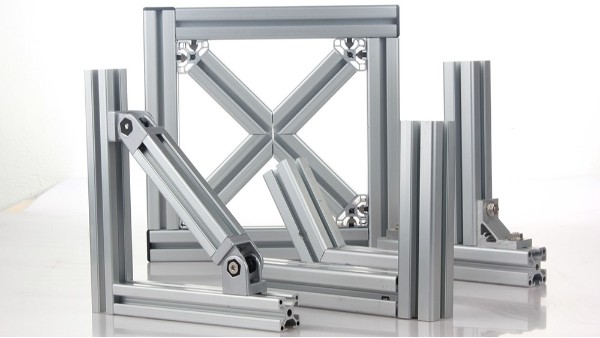 工業鋁型材的"變形記"：從笨重到輕量化的技術革命