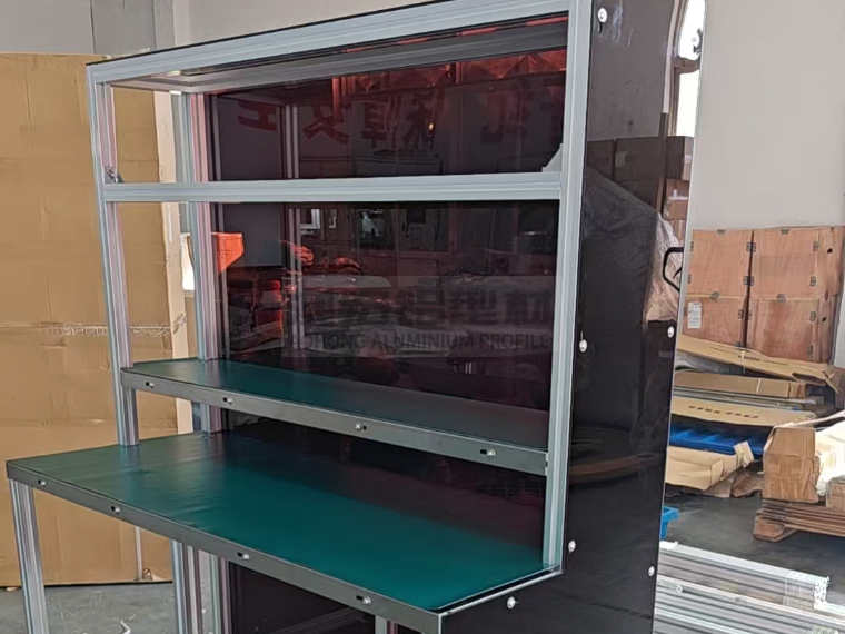 4040RA鋁型材打造多功能操作臺，賦能機械設備制造高效升級