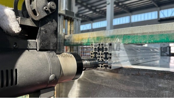 4545歐標鋁型材中心適合攻絲嗎？